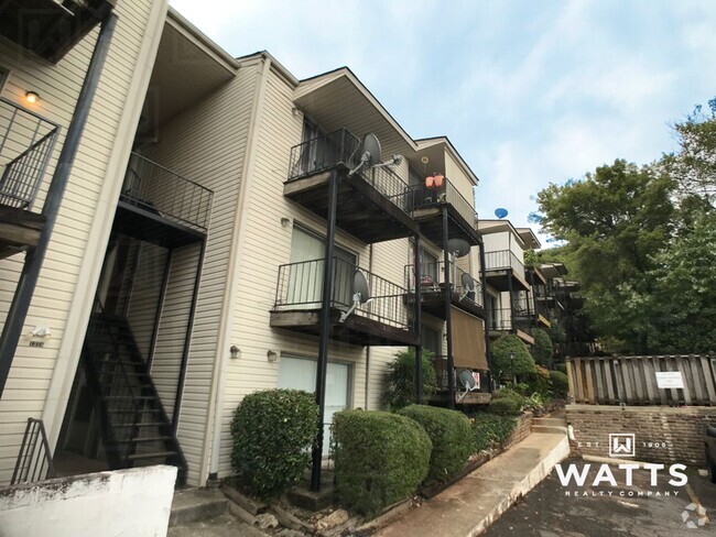 Building Photo - 1-Bedroom Condo Apartment in Highland Park...