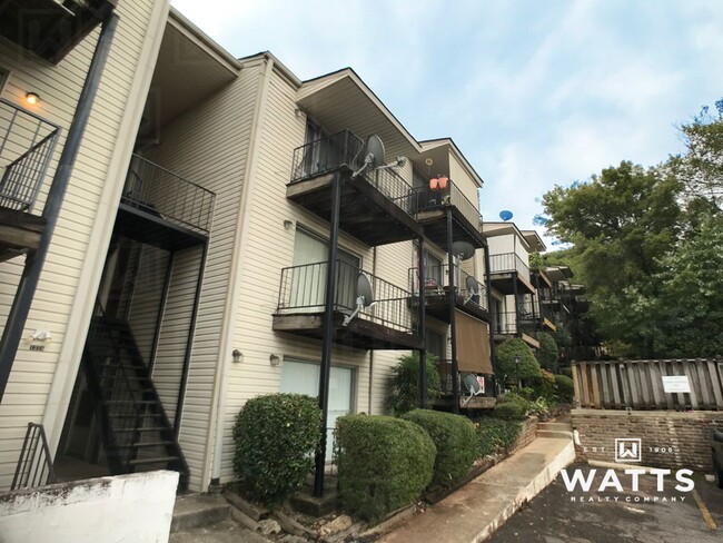 1-Bedroom Condo Apartment in Highland Park... - 1-Bedroom Condo Apartment in Highland Park...