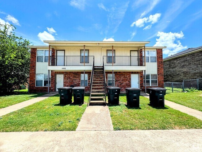 Building Photo - 1002 Circle M Dr Rental