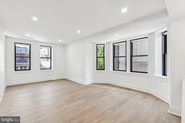 Building Photo - 135 S 19th St Unit 309