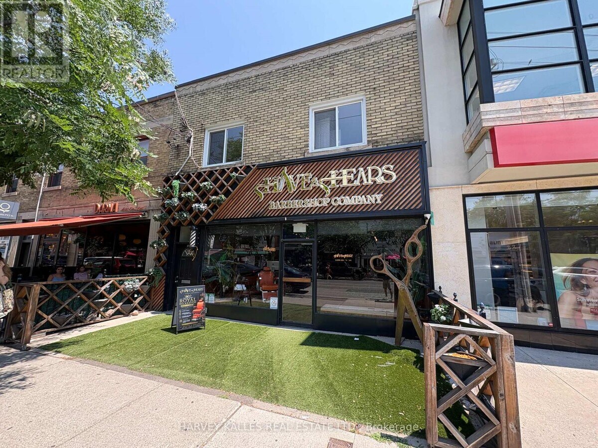 Photo - 1611 Bayview Ave