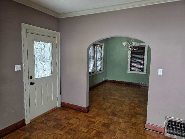 Photo - 715 S Rotherwood Ave