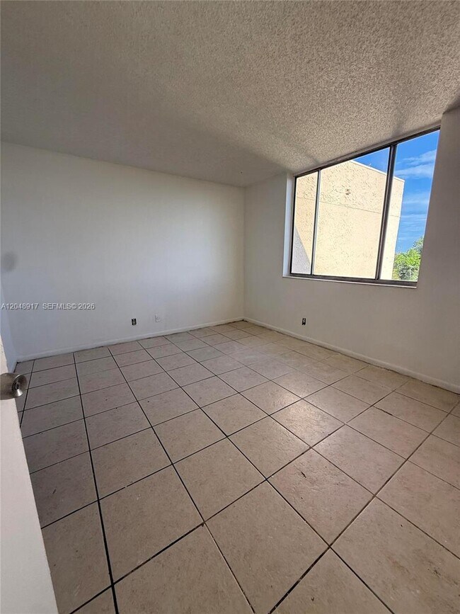 Photo - 2830 Somerset Dr Unit 402N