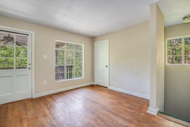 Building Photo - 1408 Kirkwood Rd Unit B
