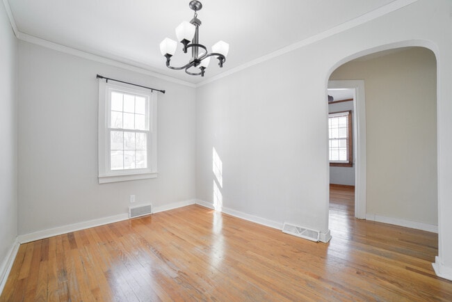 Photo - 225 Henderson St