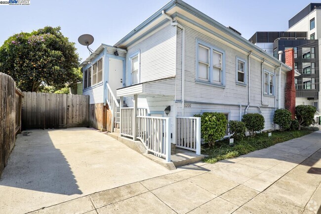 Building Photo - 5200 Redondo Ave Rental