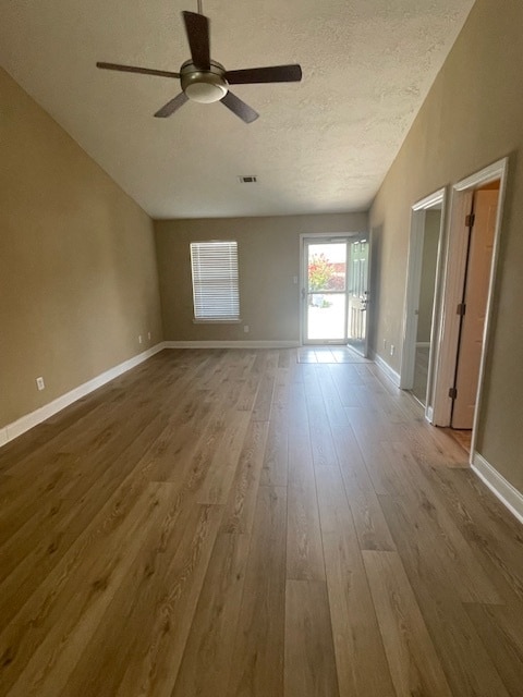 Photo - 556 Edgecliff Ln