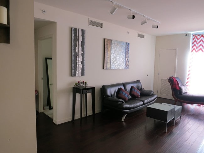 Living Room - 175 W St James St Unit 505