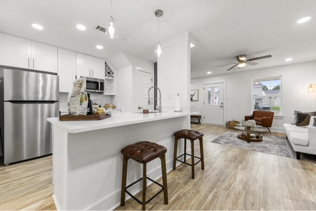 Photo - 1000 Middle Ln