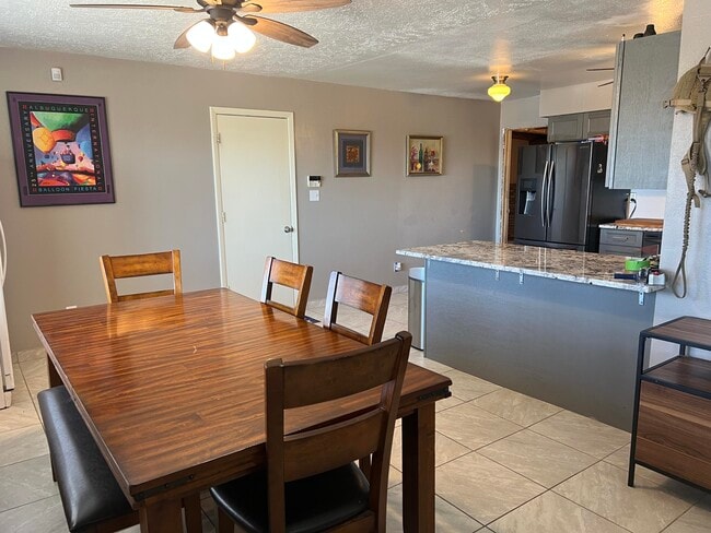 Photo - 732 Turner Dr NE