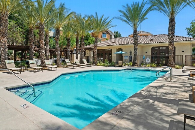 Hills of Valencia Apartments