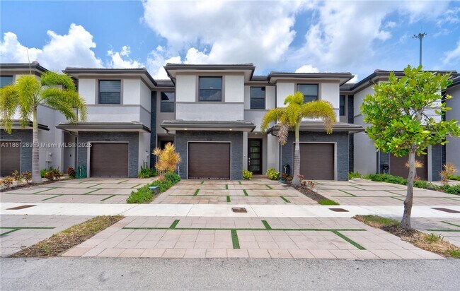 Northwest 91st Court, Miami Lakes, FL 33018 - 3 BR 2.5 BA townhouse