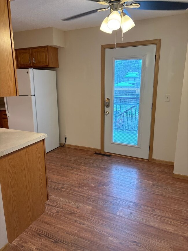 Photo - 2 Bedroom, 1.5 Bath Townhouse in Clinton, IA