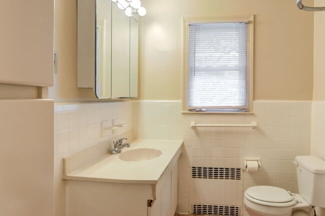 Royal Court Apartments, LLC