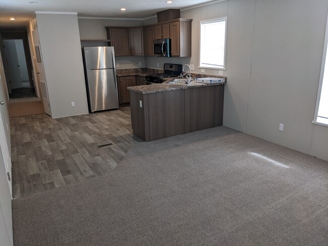 14566 Red Bud Trail N