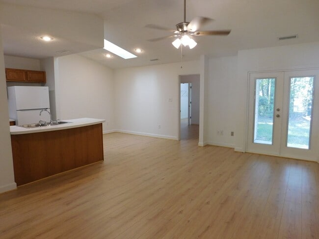 Photo - 208 Tobiano Dr