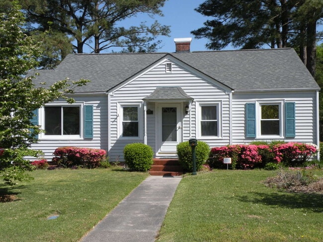 Building Photo - Cozy New Bern Home!