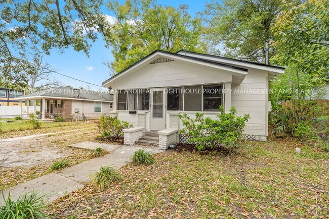 Renovated 3 Bedroom Home With Screened Porch