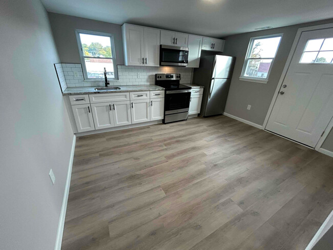 Building Photo - 22-24 W Lincoln Hwy Rental