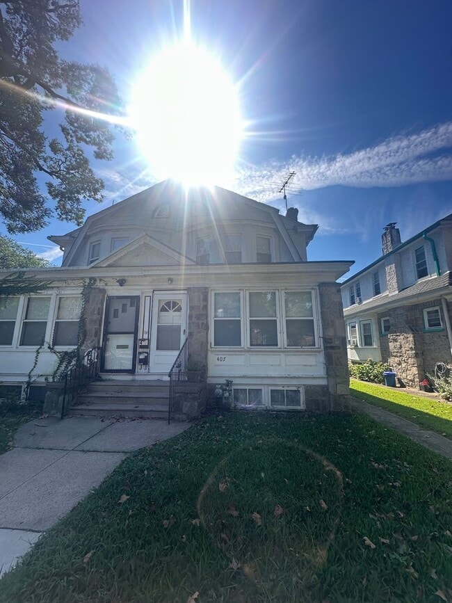 Photo - 407 E 19th St