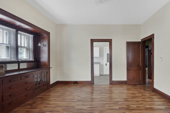 Photo - 908 Forsythe St Unidad Downstairs