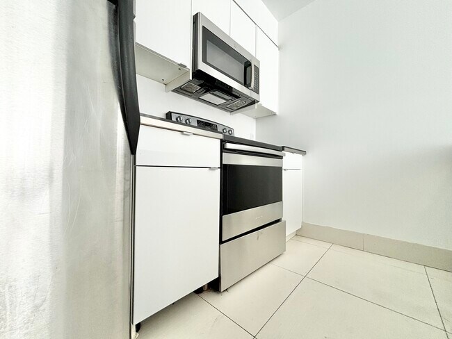 Photo - 3949 Los Feliz Blvd. Los Angeles, CA 90027 Unit 518