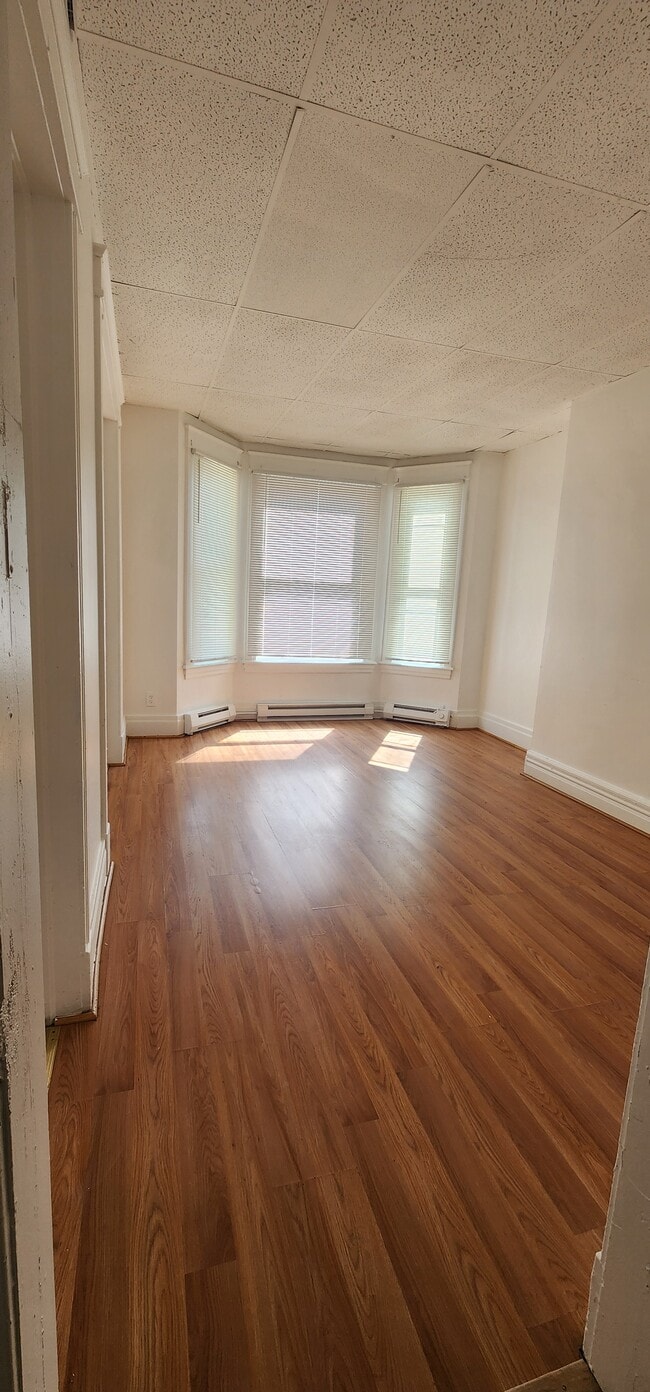 Building Photo - 341 1st St Unit #2