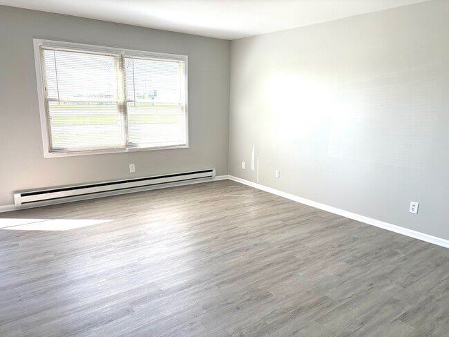 Photo - 724 Oakton Rd