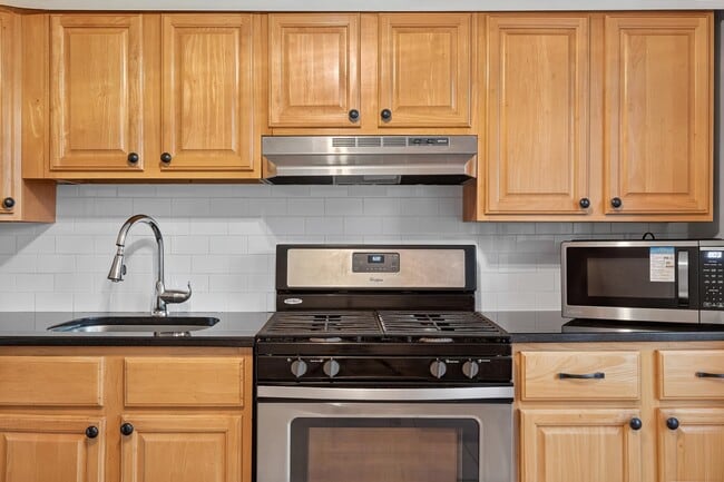 Photo - 98 CLENDENNY Ave