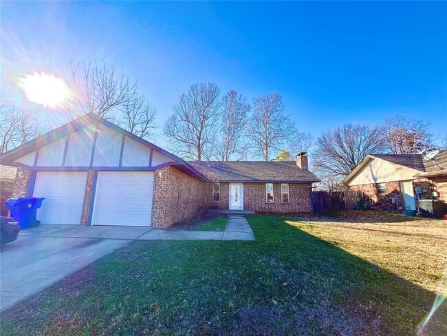 Building Photo - 716 Smalley Dr