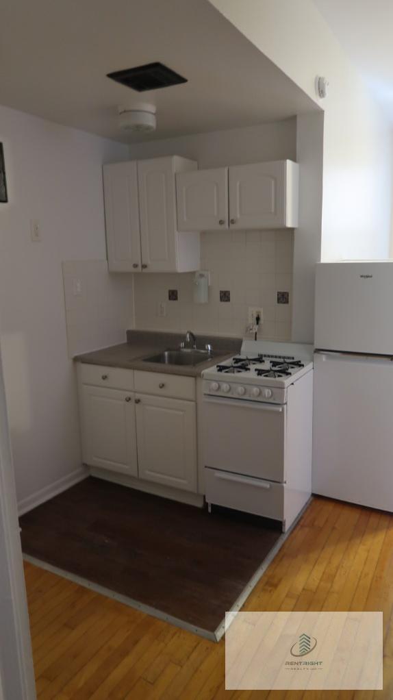 Building Photo - 755 W Buena Ave Rental