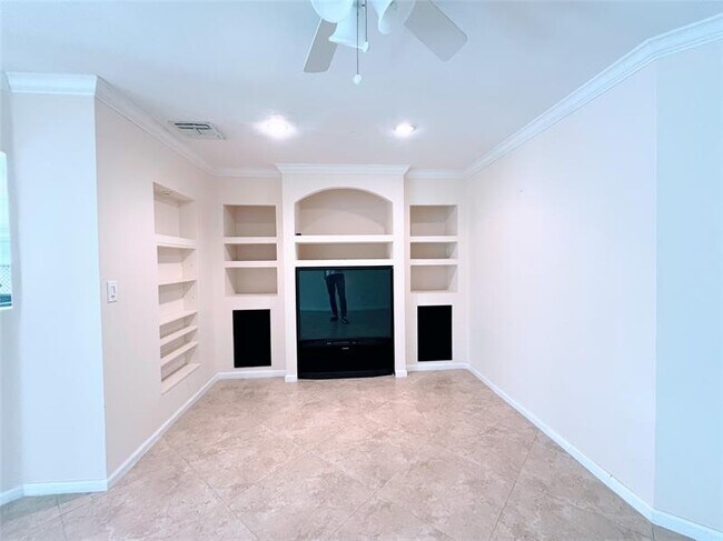 Photo - 2032 Discovery Cir E