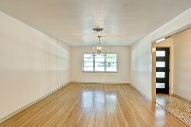 Photo - 8919 Railton St