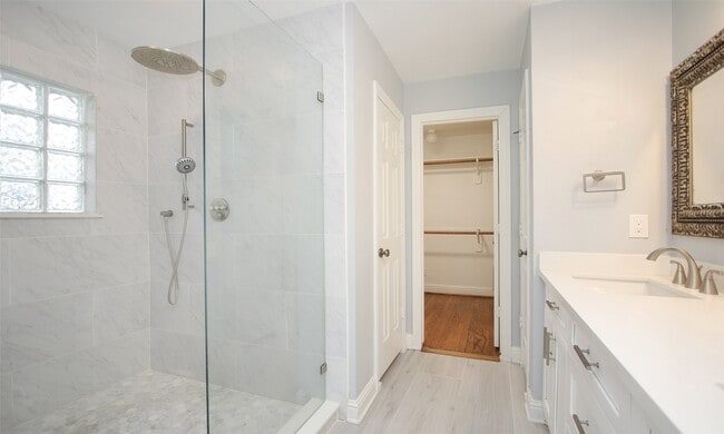 Building Photo - 4809 Saxon St