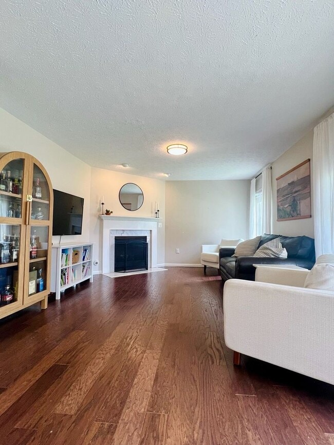 Photo - Beautiful 4 Bedroom Home in a Cul-De-Sac