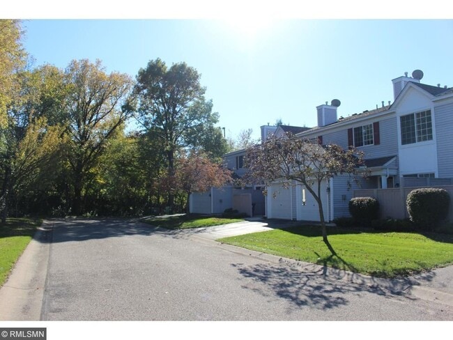 Owner takes care of snow removal and outside maintenance for easy stress free living.. - 4415 Naper Bay