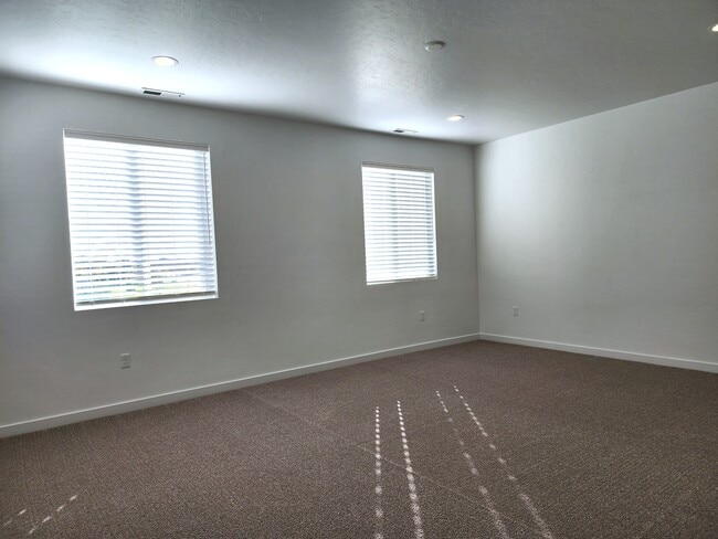 Photo - 362 N Lagrasse Ln