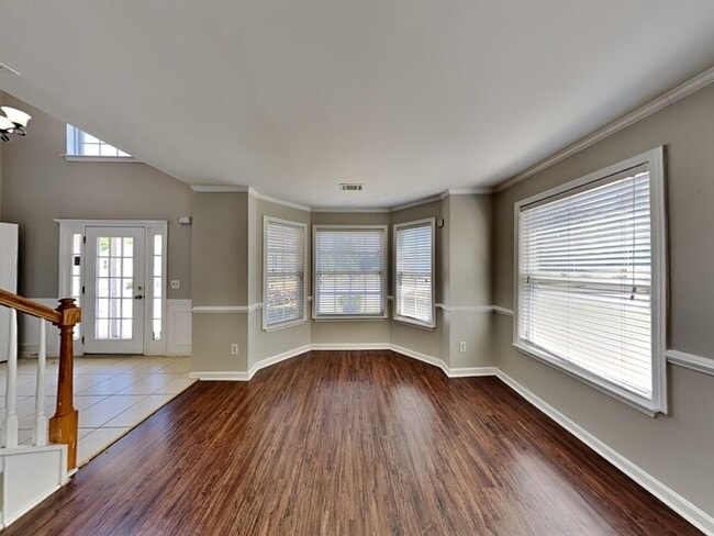 Photo - 6273 Selborn Dr SW