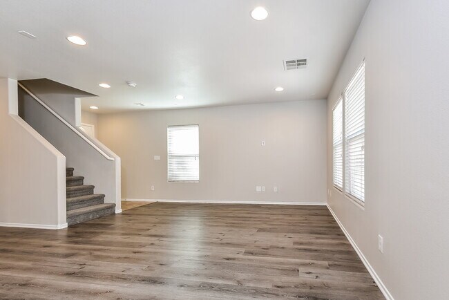 7921 Point Oaks Ct