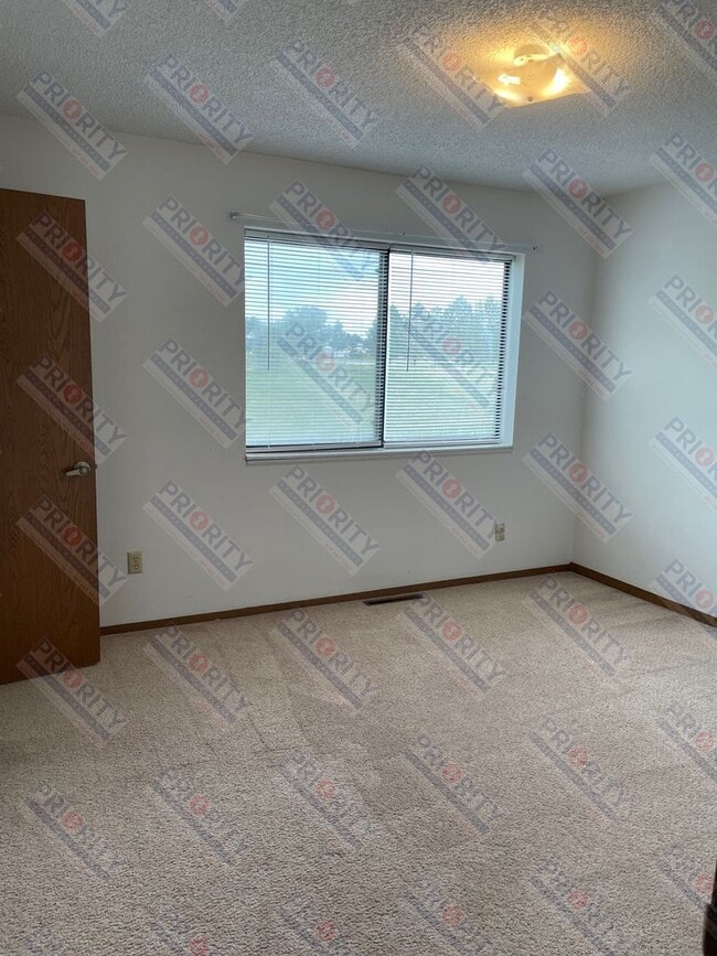 Photo - 2 bedroom, 1.5 bath 899 sqft.