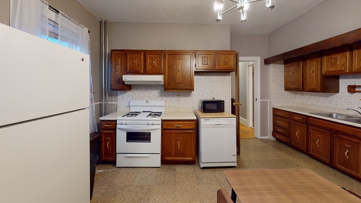 Photo - Private bedroom in 5 bed/1 bath Home