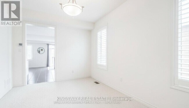 Photo - 24 Narbonne Cres