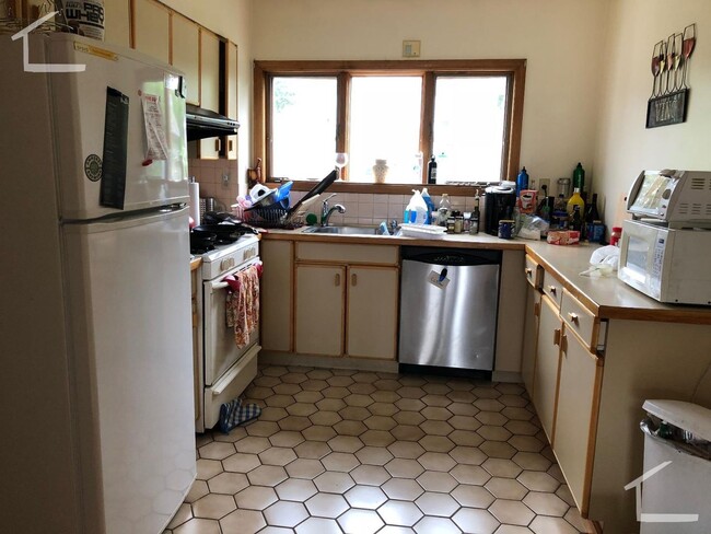 Photo - Spacious Family Home Unit