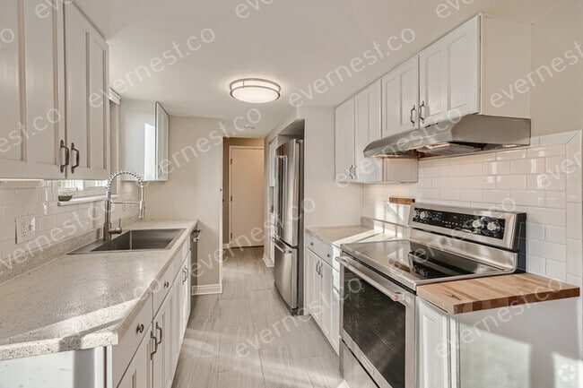 Building Photo - 10427 Holland Pl Rental