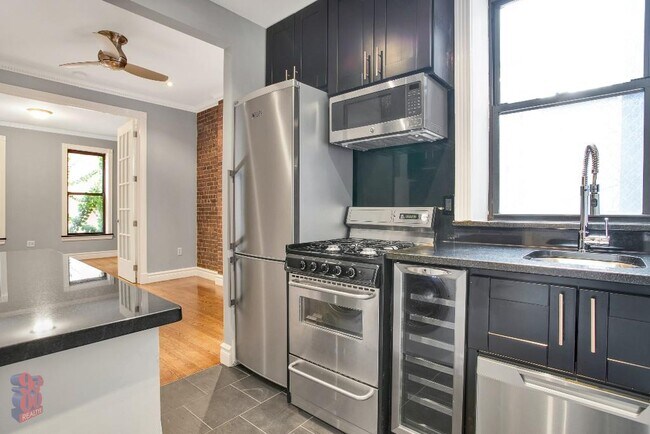 722 Tenth Ave (49th & 50th), #2A - 722 Tenth Ave (49th & 50th), #2A Apartment