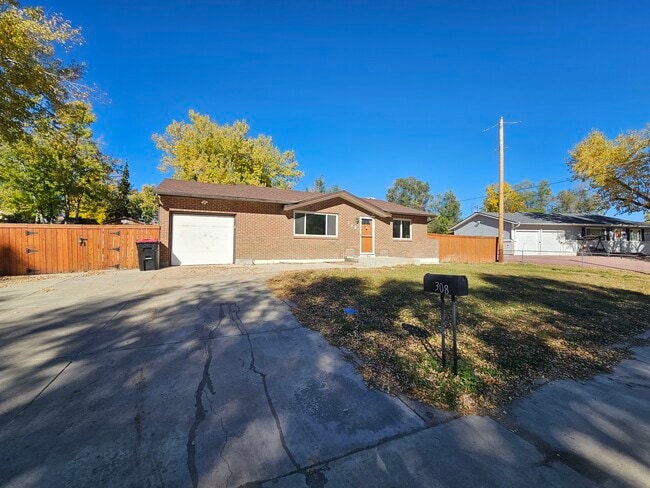 Photo - 308 Loomis Ave