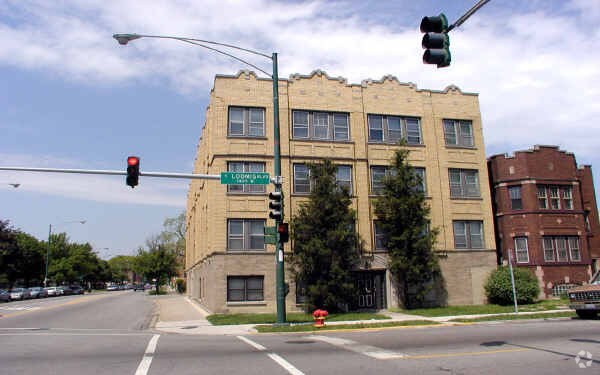 Building Photo - 8256 S Loomis Blvd