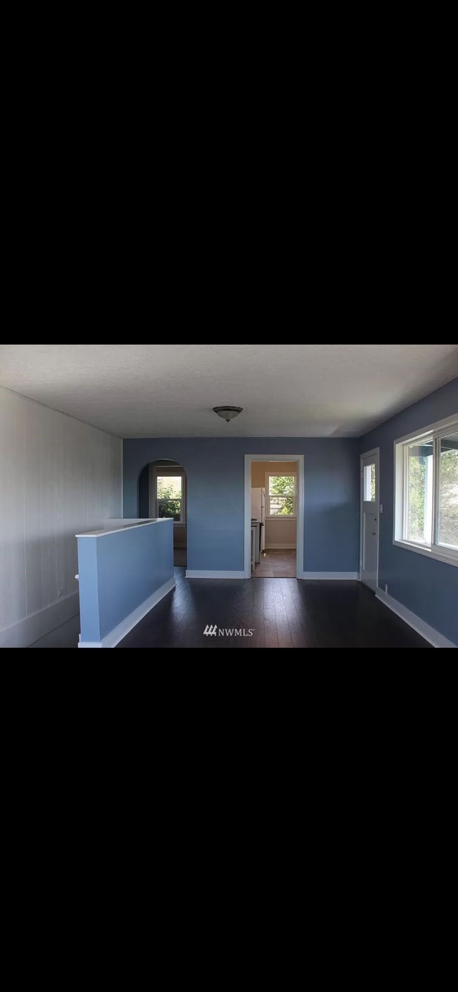 Kitchen, 1 Bed and bathroom upstairs - 160 Maple St