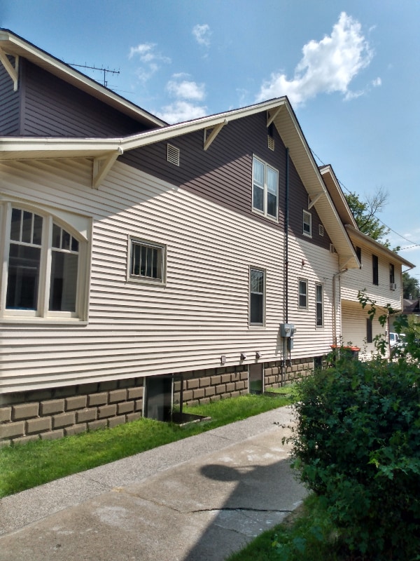 Building Photo - 264 W 16th St Rental