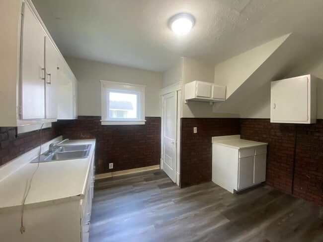 Photo - Spacious 3-Bed Single-Family Home in Quiet Kenmore Neighborhood
